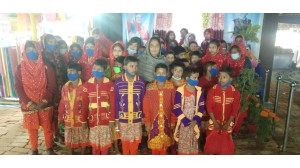 নারী উদ্যোক্তা মেলায় শিশু পরিবারের শিশুদের নিয়ে ঘুরলেন নারী উদ্যোক্তা সুলতানা