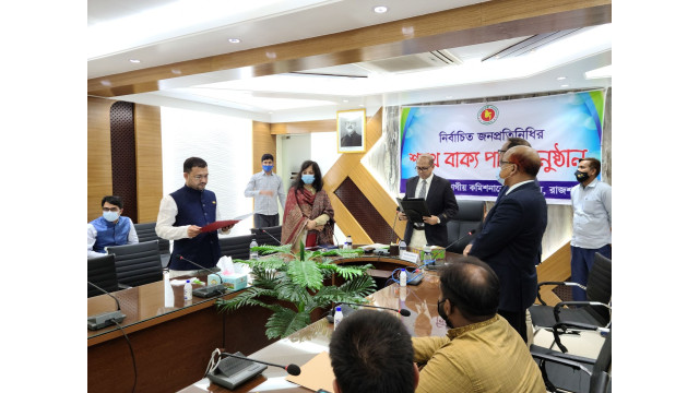 চাঁপাইনবাবগঞ্জ পৌরসভার মেয়র ও কাউন্সিলরদের শপথ গ্রহণ