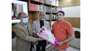 ভারতীয় সহকারী হাই কমিশনার  সঞ্জীব কুমার ভাট্টির সাথে এরফান আলীর সৌজন্য সাক্ষাৎ