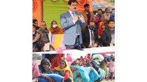 গোমস্তাপুরে আশ্রয়ণ প্রকল্পে জেলা প্রশাসকের কম্বল বিতরণ 