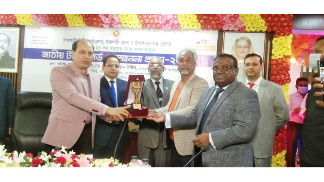 চাঁপাইনবাবগঞ্জ জেলার সর্বোচ্চ সেরা করদাতা পুরস্কার পেলেন এরফান আলী