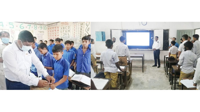 জেলা প্রশাসকের স্কুল পরিদর্শন-শিক্ষার্থীদের মধ্যে মাস্ক সাবান ও নেইলকার্টার বিতরণ