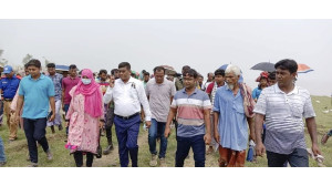 সদরের নারায়নপুর ও শিবগঞ্জের পাঁকায় পদ্মার ভাঙ্গন পরিদর্শনে জেলা প্রশাসক