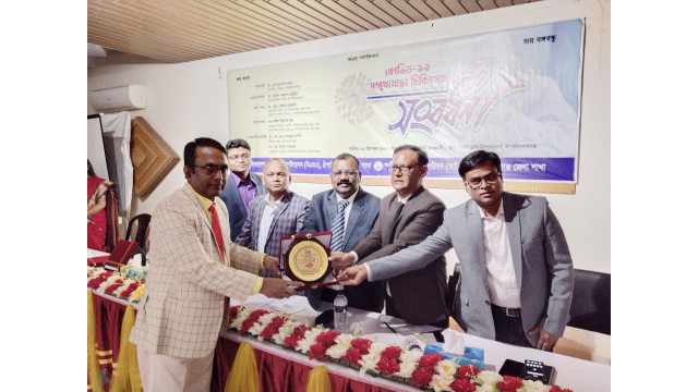চাঁপাইনবাবগঞ্জে কোভিড-১৯ সম্মুখযোদ্ধা চিকিৎসকগণকে সংবর্ধনা
