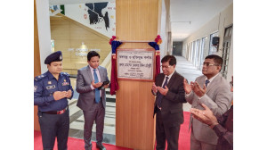 চাঁপাইনবাবগঞ্জে   বঙ্গবন্ধু ও মুক্তিযুদ্ধ কর্নার উদ্বোধন করলেন জনপ্রশাসনের সিনিয়র সচিব