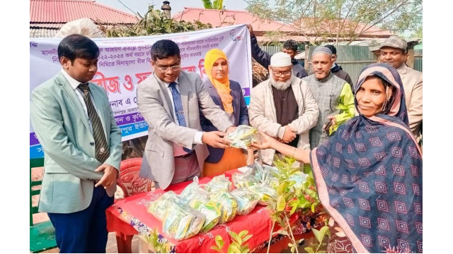 গোমস্তাপুরের আশ্রয়ণ প্রকল্পের উপকারভোগীদের মধ্যে সুবাতাস বইছে - জেলা প্রশাসক একেএম গালিভ খাঁন