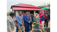 নাচোলে আশ্রয়ন প্রকল্পের বাড়ি নির্মাণের অগ্রগতি পরিদর্শন করলেন ডিসি