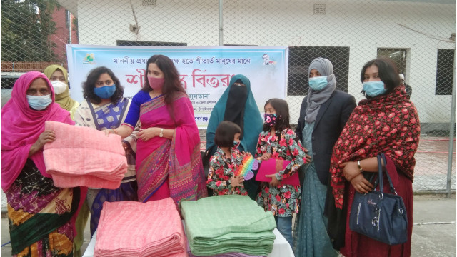 চাঁপাইনবাবগঞ্জে শীতার্তদের মাঝে লেডিস ক্লাবের কম্বল বিতরণ