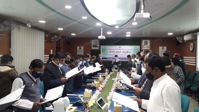 শপথ নিলেন চাঁপাইনবাবগঞ্জ সদর, নাচোল ও ভোলাহাট উপজেলার নির্বাচিত ইউপি চেয়ারম্যান