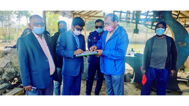 আমনুরায় অবৈধ ২ করাত কলে ভ্রাম্যমাণ আদালতের জরিমানা
