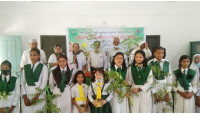 চাঁপাইনবাবগঞ্জে বৃক্ষরোপণে উদ্বুদ্ধকরণ ও গাছের চারা বিতরণ