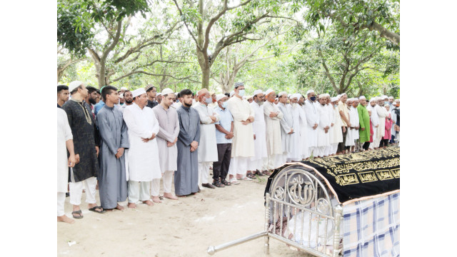 আকবর হোসেনের মাতার জানাজা ও দাফন সম্পন্ন