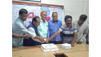 চাঁপাইনবাবগঞ্জে নিউজ টোয়েন্টিফোর ৭ম বর্ষে পদার্পণ উপলক্ষে আলোচনা ও কেক কাটা