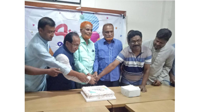 চাঁপাইনবাবগঞ্জে নিউজ টোয়েন্টিফোর ৭ম বর্ষে পদার্পণ উপলক্ষে আলোচনা ও কেক কাটা
