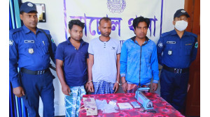 নাচোলে ১০০ গ্রাম হেরোইন সহ ৩ ব্যক্তি আটক 