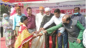 চাঁপাইনবাবগঞ্জে টিসিবির পণ্য বিক্রি শুরু