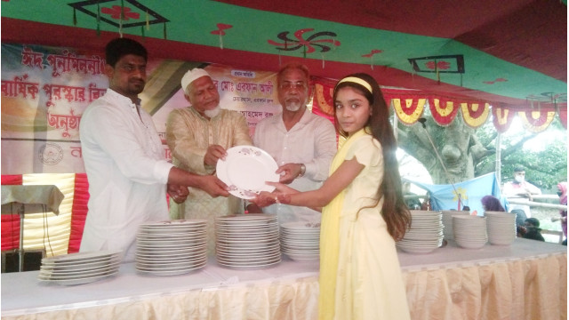 নয়াগোলা কিন্ডার গার্টেনের ঈদ পুনর্মিলনী ও ক্রীড়া প্রতিযোগিতার পুরস্কার বিতরণ