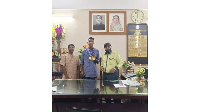 আন্তবিশ্ববিদ্যালয় সাঁতার প্রতিযোগিতায় নবাবগঞ্জ সরকারি কলেজ শিক্ষার্থীর সাফল্য