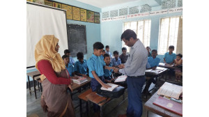 নাচোলে এলাইপুর সরকারি প্রাথমিক বিদ্যালয়ে নেইলকার্টার বিতরণ