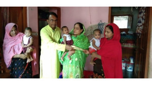 অসচ্ছল পরিবারে জন্ম নেওয়া যমজ তিন বাচ্চার পরিবারের পাসে ডা. গোলাম রাব্বানী