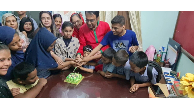 প্রতিবন্ধী স্কুলের শিক্ষার্থীদের নিয়ে প্রধানমন্ত্রীর জন্মদিন পালন করলেন ডা গোলাম রাব্বানী