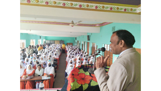 নামোশংকরবাটী উচ্চ বিদ্যালয়ে বাল্যবিয়ে ও মাদকসহ বিভিন্ন বিষয়ে সচেতনতামূলক উঠান বৈঠক