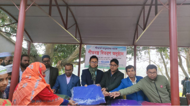 চাঁপাইনবাবগঞ্জে শিক্ষা প্রকৌশল অধিদপ্তর (ইইডি)’র উদ্যোগে শীতবস্ত্র বিতরণ