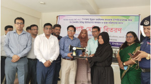 চাঁপাইনবাবগঞ্জে ব্যস্ত দিন পার করলেন বিভাগীয় কমিশনার