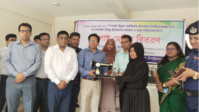 চাঁপাইনবাবগঞ্জে ব্যস্ত দিন পার করলেন বিভাগীয় কমিশনার
