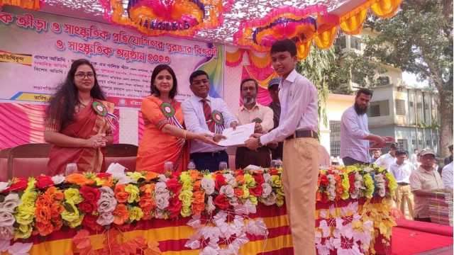 হরিমোহন স্কুলে বার্ষিক ক্রীড়া প্রতিযোগিতার পুরস্কার বিতরণ