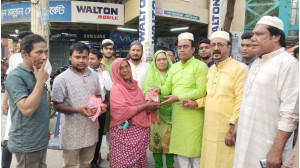 চাঁপাইনবাবগঞ্জে  গরিব অসহায় মানুষের মাঝে ডা. গোলাম রাব্বানীর ইফতার বিতরণ