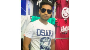 প্রকাশ্যে ঘুরে বাড়াচ্ছে ওয়ারেন্টর আসামী