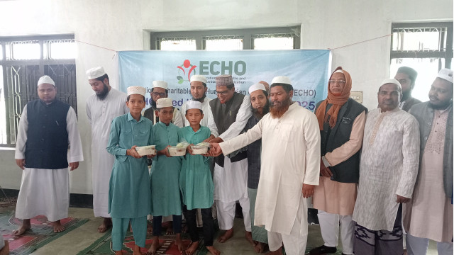 চাঁপাইনবাবগঞ্জে ইকোর সহায়তায় ৪০০ শিক্ষার্থীর মাঝে উন্নত মানের খাবার বিতরণ