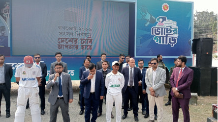 জনসচেতনতা বাড়াতে চাঁপাইনবাবগঞ্জে পৌঁছেছে ভ্রাম্যমাণ ভোটের গাড়ি