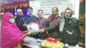 অগ্রযাত্রা প্রতিবন্ধী সংগঠনকে মোখলেসুর রহমানের শীতবস্ত্র ও আর্থিক সহায়তা প্রদান