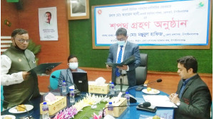 ভোলাহাটের দলদলি ইউনিয়ন পরিষদের নবনির্বাচিত চেয়ারম্যান আরজেদ আলীর শপথ গ্রহণ