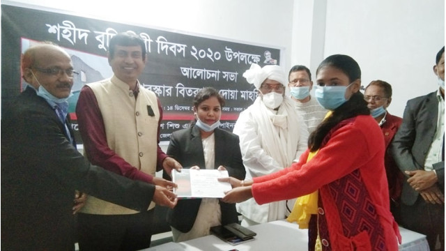 শহীদ বুদ্ধিজীবী দিবস উপলক্ষে শিশু একাডেমীর আলোচনা দোয়া ও পুরস্কার বিতরণ
