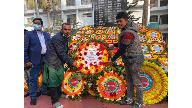 ঠিকাদার সমিতির শহীদ মুক্তিযোদ্ধাদের স্মৃতি ফলকে শ্রদ্ধাঞ্জলি নিবেদন