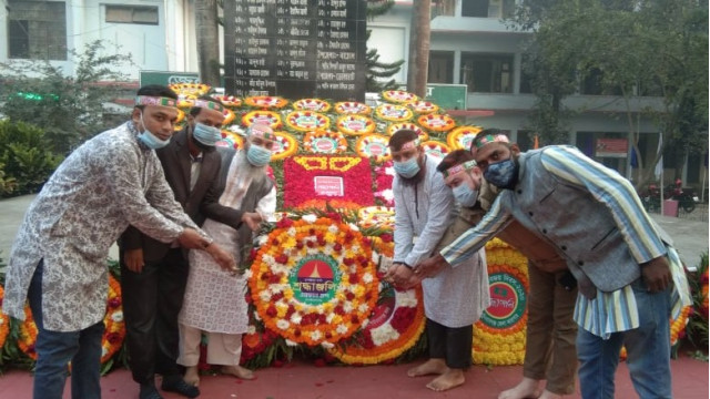 এরফান গ্রুপের শহীদ মুক্তিযোদ্ধাদের স্মৃতি ফলকে শ্রদ্ধাঞ্জলি নিবেদন