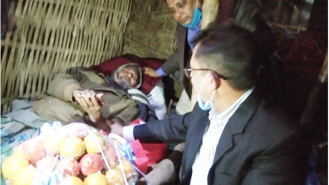 গোমস্তাপুরে অসহায় বীর মুক্তিযোদ্ধা নসিমুদ্দীন নসুর দায়িত্ব নিলেন প্রধানমন্ত্রী