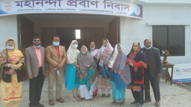 মহানন্দা প্রবীণ নিবাস (বৃদ্ধাশ্রম) সেলিনা বিশ্বাসের শীতের চাদর উপহার