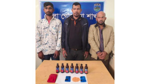 বারঘরিয়ায় মাদকসহ ৩ জনকে গ্রেপ্তার করেছে চাঁপাইনবাবগঞ্জের ডিবি পুলিশ  