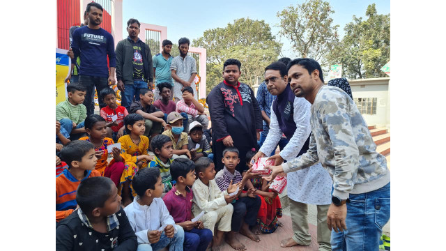 শহীদ দিবস ও আন্তজাতিক মাতৃভাষা দিবস উপলক্ষে পথশিশু কল্যাণ ফাউণ্ডেশন খাবার বিতরণ