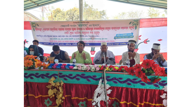 দ্বারিয়াপুরে মাদ্রাসার ছাত্রদের জুব্বা প্রদান ও কবরবাসীর জন্য দোয়া