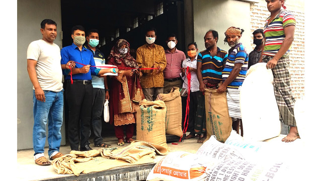 নাচোলে খাদ্য গোডাউনে সরকারীভাবে গম ক্রয়ের উদ্বোধন