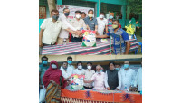চাঁপাইনবাবগঞ্জ পৌরসভার ১০,১১,ও ১২নং ওয়ার্ডে এরফান গ্রুপের ঈদ সামগ্রী ও খাদ্যসহায়তা বিতরণ