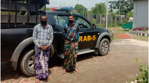 শিবগঞ্জের মিয়াপুর থেকে ফেনসিডিলসহ ২জনকে গ্রেফতার করেছে র‌্যাব