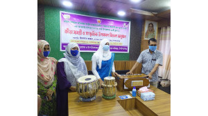 চাঁপাইনবাবগঞ্জে কিশোর-কিশোরী ক্লাবে  সাংস্কৃতিক উপকরণ ও ক্রীড়া সামগ্রী বিতরণ  