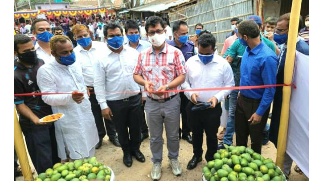 গোমস্তাপুরে আমপাড়া ও বাজারজাতকরণের উদ্বোধন