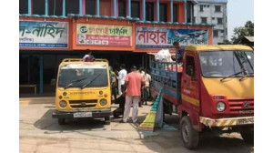 চাঁপাইনবাবগঞ্জে  কর্মহীন ও দরিদ্র মানুষদের জন্য ভিন্নধর্মী উদ্যোগ আনন্দ বাজার